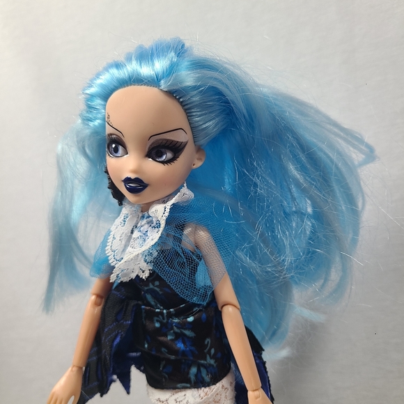 Bratzillaz Bratz House of Witchez Carolina Past Witchy Princess - Picture 4 of 6